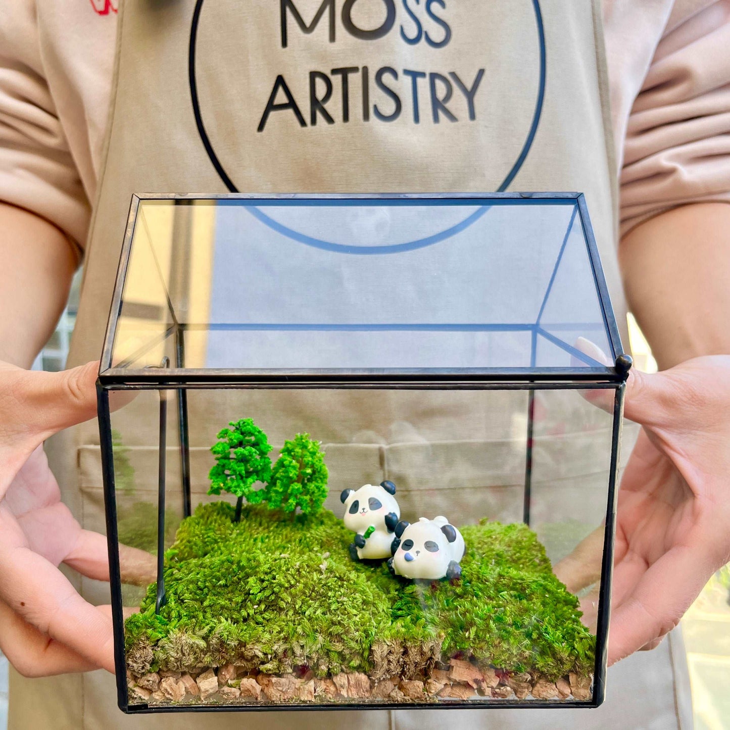 Handmade Panda Pals Glass Terrarium - Miniature Wildlife Scene and TraBrighten up your desk with the "Panda Pals" Mini Micro Landscape Lawn, where the serene charm of nature meets the playful spirit of wildlife. This captivating Handma